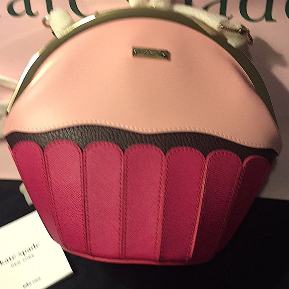 ♠️KATE SPADE - TAKE THE CAKE CUPCAKE CBDY (NWT) - Picture 9 of 11